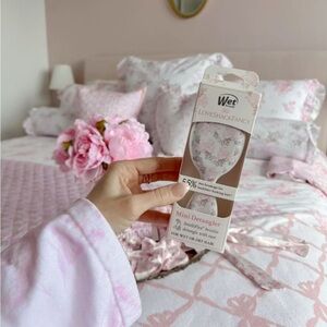 SOLD OUT! Wet Brush x LoveShackFancy Mini Detangler Hair Brush - Rosa Beuax